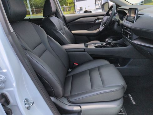 Used 2025 Nissan Rogue SV w/ SV Premium Package FWD image 34
