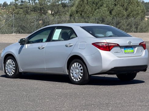 Used 2018 Toyota Corolla LE FWD image 5