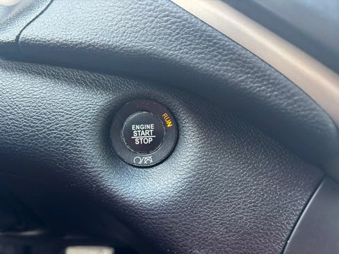 Used 2017 Jeep Cherokee Limited AWD/4WD image 14