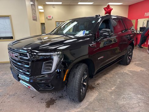 Used 2025 GMC Yukon AT4 w/ AT4 Premium Plus Package AWD/4WD image 3
