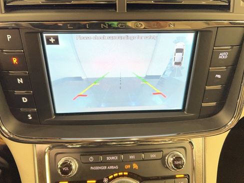 Used 2019 Lincoln Continental Select w/ Continental Climate Package image 12