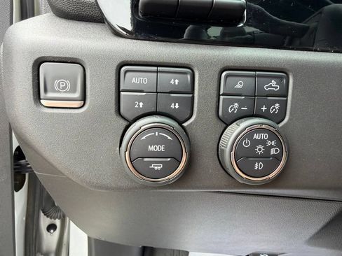 Used 2022 Chevrolet Silverado 1500 ZR2 w/ Technology Package AWD/4WD image 25