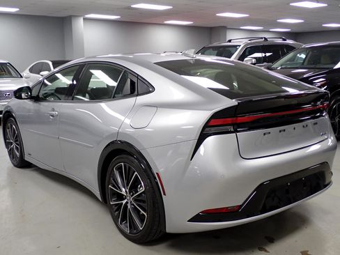 Used 2024 Toyota Prius XLE image 3