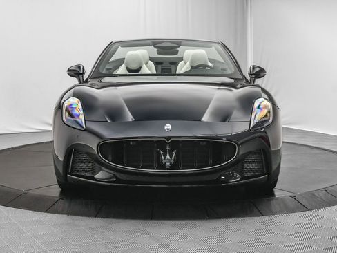 New 2025 Maserati GranCabrio Modena image 2