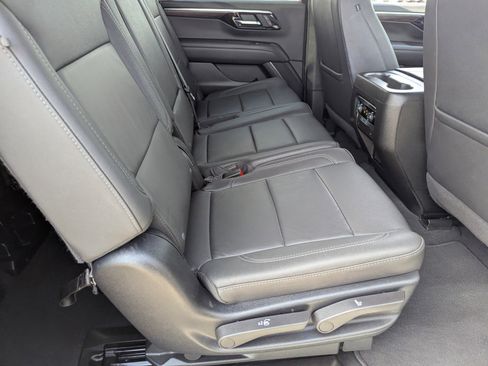 Certified 2025 Chevrolet Suburban Z71 image 14