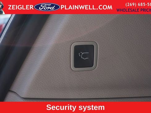 Used 2023 Chrysler Pacifica Touring-L FWD image 11
