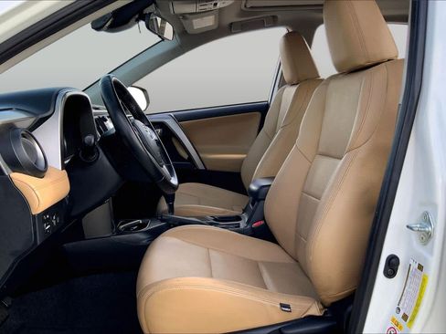 Used 2018 Toyota RAV4 XLE FWD image 8