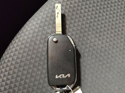 Used 2022 Kia Soul LX image 32