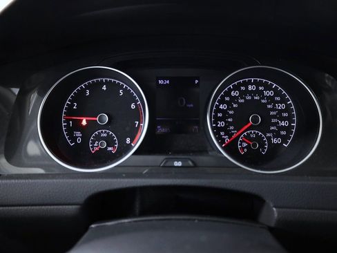 Used 2018 Volkswagen Golf S image 17