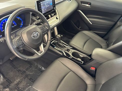 Used 2022 Toyota Corolla Cross XLE w/ Convenience Package FWD image 12