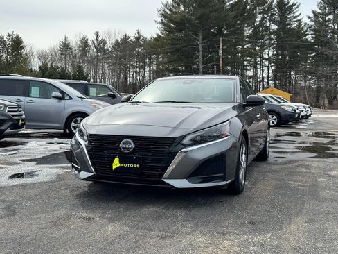 Used 2024 Nissan Altima 2.5 S image 3