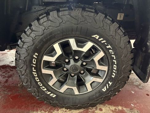 Certified 2021 Toyota Tacoma TRD Off-Road image 24