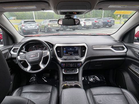 Used 2023 GMC Acadia SLT image 13