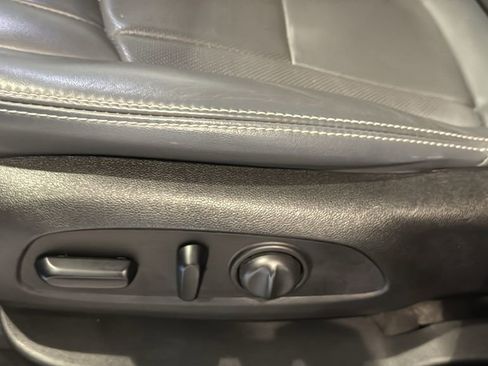 Used 2019 Buick Enclave Essence AWD/4WD image 25