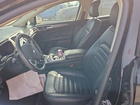 Used 2017 Ford Fusion SE w/ Fusion SE Technology Package FWD image 8