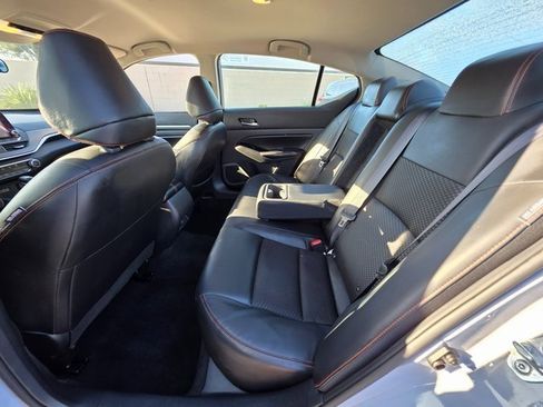 Used 2024 Nissan Altima 2.5 SR image 17