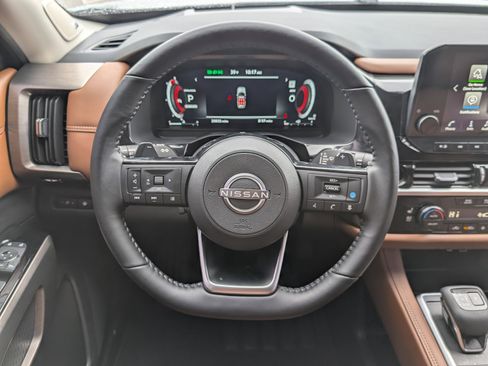 Used 2025 Nissan Pathfinder Platinum w/ Cargo Package image 24