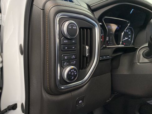 Used 2020 GMC Sierra 1500 AT4 w/ AT4 Premium Package AWD/4WD image 18