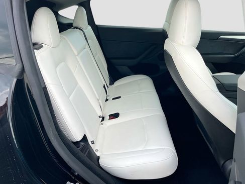 Used 2025 Tesla Model Y Long Range RWD image 27