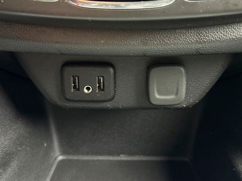 Used 2020 Chevrolet Traverse LS FWD image 28