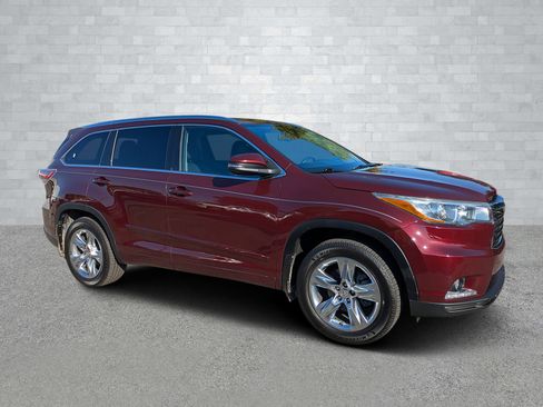 Used 2015 Toyota Highlander Limited image 2