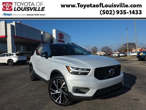 Used 2022 Volvo XC40 T5 R-Design w/ Protection Package Premier image 1