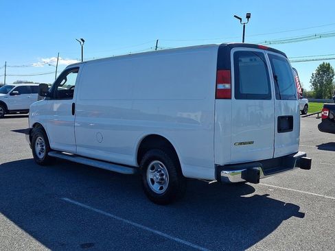 Used 2018 Chevrolet Express 2500 w/ Driver Convenience Package RWD image 4