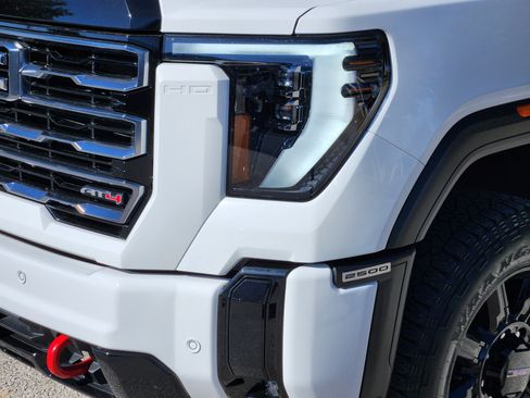 Certified 2025 GMC Sierra 2500 AT4 w/ AT4 Premium Plus Package image 9