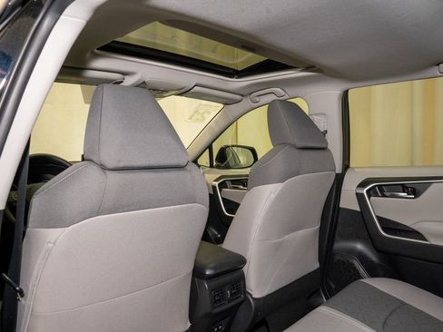 Used 2021 Toyota RAV4 XLE w/ Convenience Package image 10