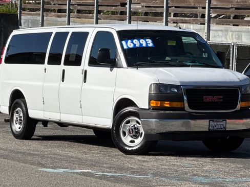 Used 2018 GMC Savana 3500 LT w/ LT Preferred Equipment Group image 2
