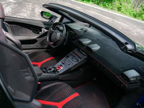 Used 2019 Lamborghini Huracan Performante AWD/4WD image 46