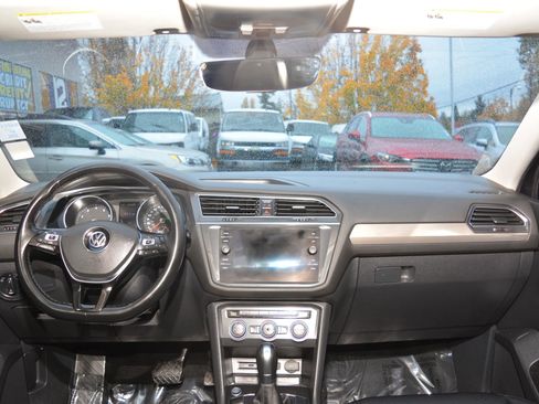 Used 2018 Volkswagen Tiguan SEL w/ 3rd Row Seat Package image 17