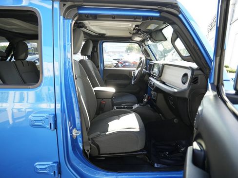 Used 2024 Jeep Wrangler Unlimited w/ Convenience Group AWD/4WD image 31