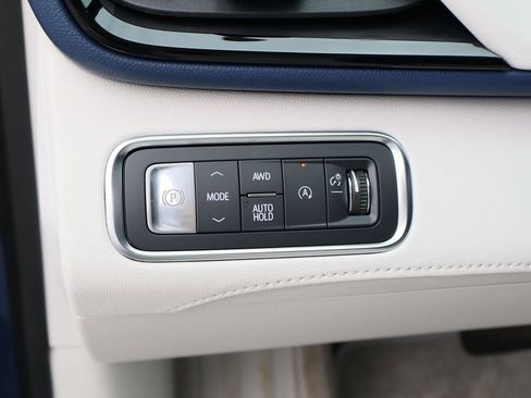 Used 2025 Buick Enclave Avenir image 11