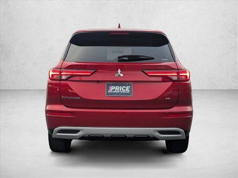 Used 2024 Mitsubishi Outlander SE image 7