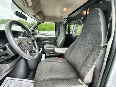 Used 2024 Chevrolet Express 2500 w/ Driver Convenience Package RWD image 19