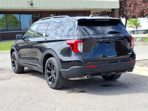 Certified 2023 Ford Explorer ST-Line AWD/4WD image 3