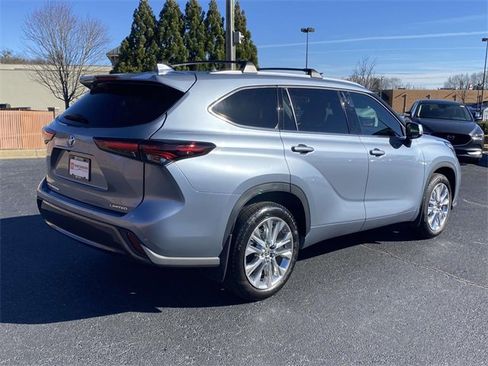 Used 2024 Toyota Highlander Limited image 6