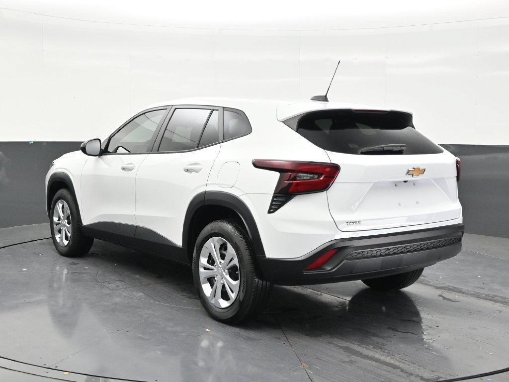 Used 2024 Chevrolet Trax LS FWD image 3