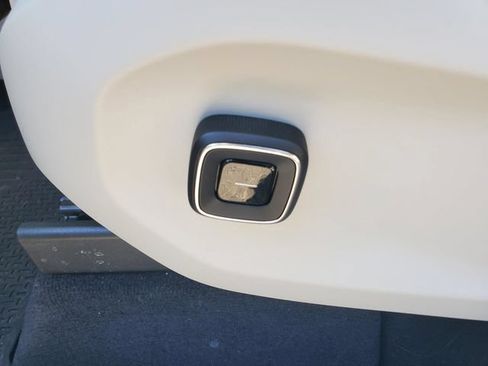 Used 2025 Volvo EX90 Plus AWD/4WD image 15