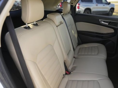 Used 2020 Ford Edge SEL image 16