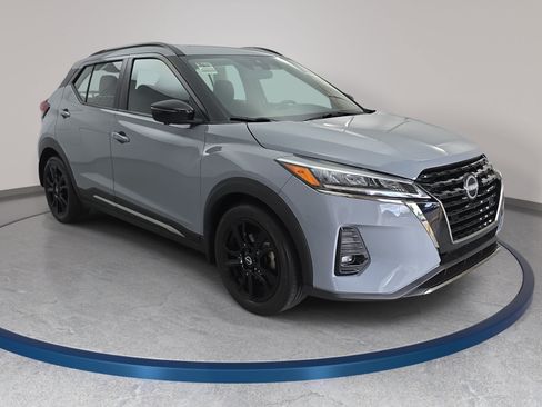 Certified 2023 Nissan Kicks SR FWD image 3