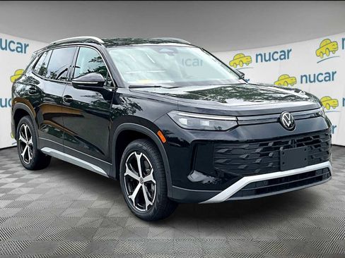 New 2025 Volkswagen Tiguan SE image 1