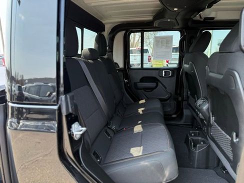 Used 2024 Jeep Gladiator Mojave w/ Convenience Group image 18