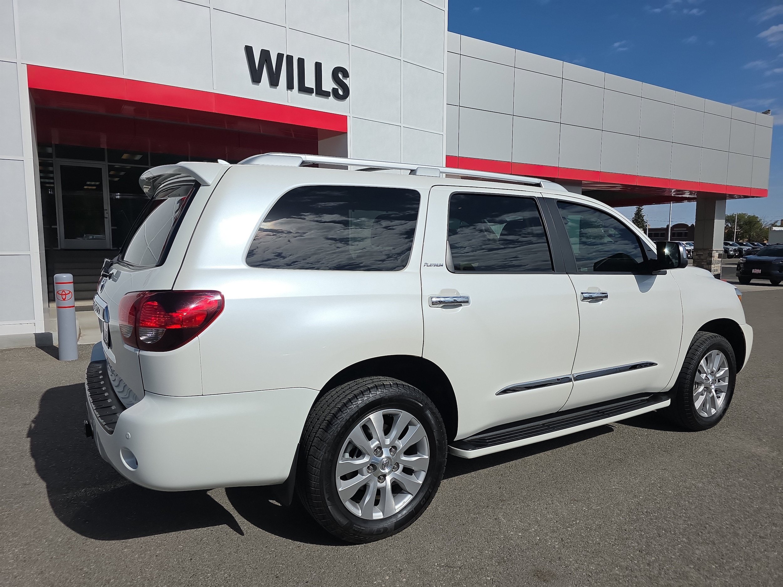 Used 2019 Toyota Sequoia Platinum w/ Carpet Mat Package (TMS) AWD/4WD image 8
