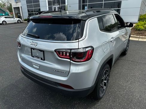 New 2025 Jeep Compass Limited image 11