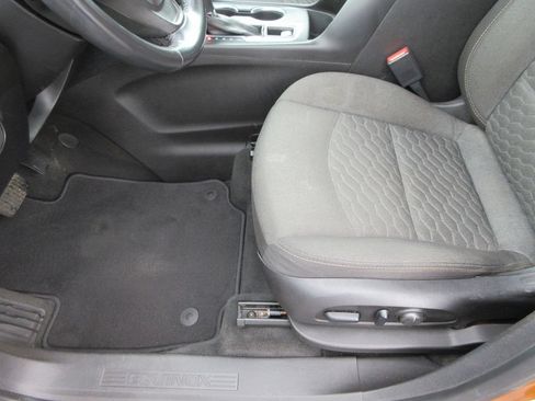 Certified 2018 Chevrolet Equinox LT FWD image 21