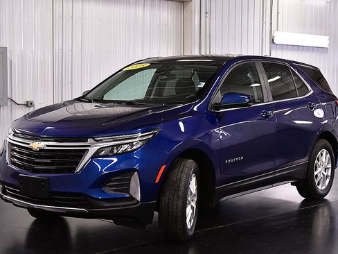 Used 2023 Chevrolet Equinox LT image 3