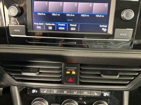 Used 2024 Volkswagen Jetta SE FWD image 13