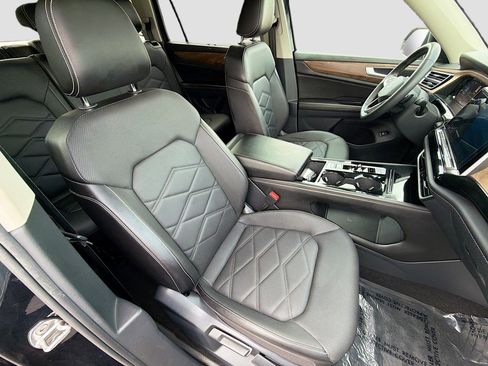 Used 2024 Volkswagen Atlas SE FWD image 14